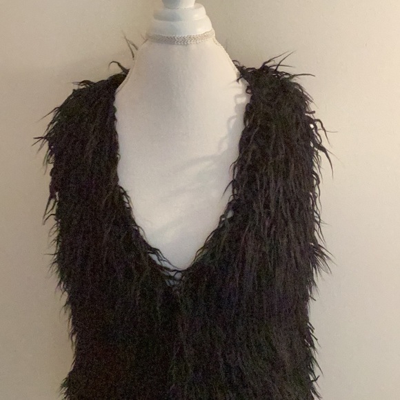 Blk, faux fur Vest - Picture 8 of 14